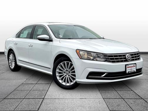 Pure White 2017 Volkswagen Passat 1.8T SE