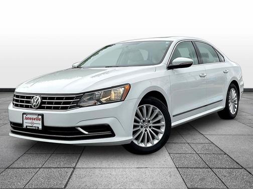 Pure White 2017 Volkswagen Passat 1.8T SE