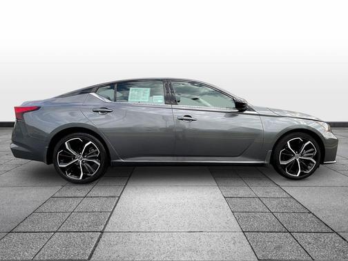 Gun Metallic 2023 Nissan Altima SR FWD