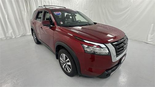2023 Nissan Pathfinder SL 4WD