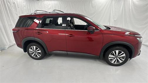 2023 Nissan Pathfinder SL 4WD