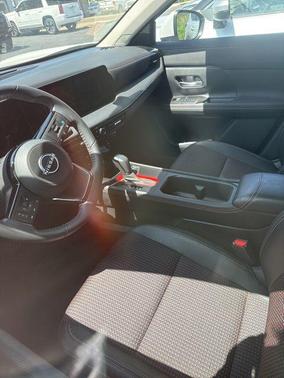 Aspen White Tricoat 2025 Nissan Kicks SR