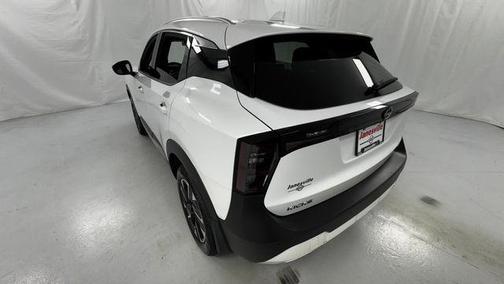 Aspen White Tricoat 2025 Nissan Kicks SR