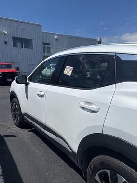 Aspen White Tricoat 2025 Nissan Kicks SR