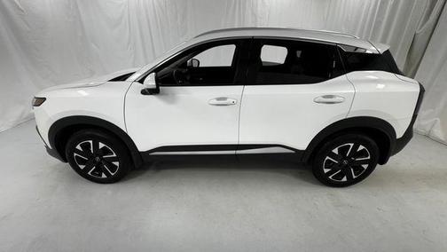 Aspen White Tricoat 2025 Nissan Kicks SR