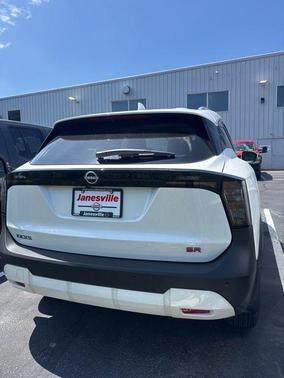 Aspen White Tricoat 2025 Nissan Kicks SR