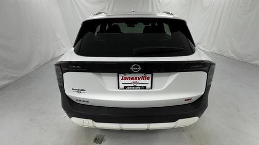 Aspen White Tricoat 2025 Nissan Kicks SR