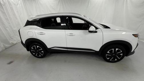 Aspen White Tricoat 2025 Nissan Kicks SR