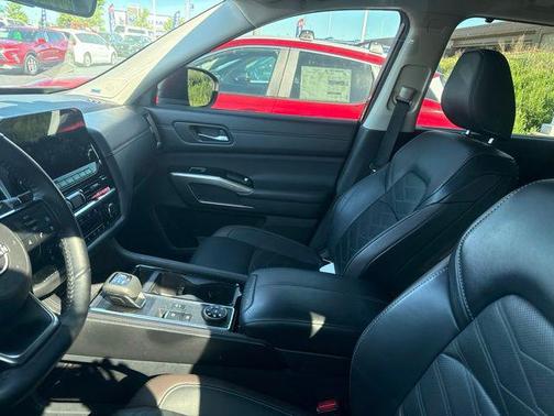 Scarlet Ember 2024 Nissan Pathfinder Platinum 4WD