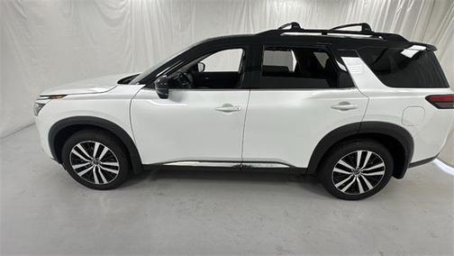 2025 Nissan Pathfinder Platinum 4WD