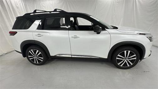 2025 Nissan Pathfinder Platinum 4WD