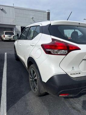 Aspen White Tricoat 2019 Nissan Kicks SV