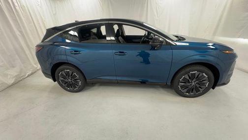 Aurora Blue Pearl Metallic/Super Black 2026 Nissan Murano Platinum