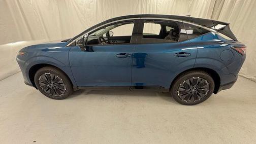 Aurora Blue Pearl Metallic/Super Black 2026 Nissan Murano Platinum