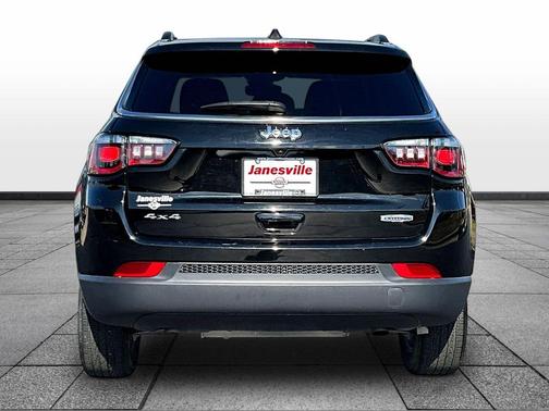 Diamond Black Crystal Pearlcoat 2025 Jeep Compass Latitude