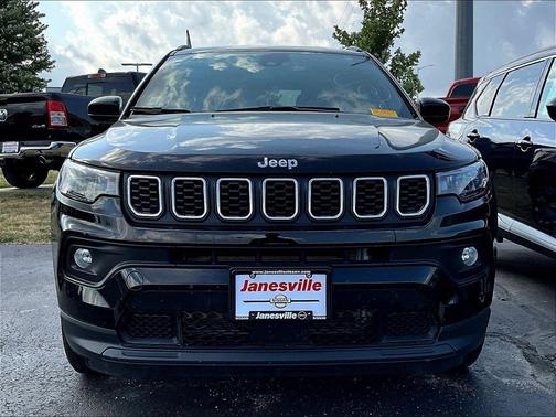 Diamond Black Crystal Pearlcoat 2025 Jeep Compass Latitude