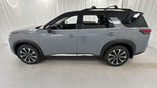 Boulder Gray Pearl/Super Black 2026 Nissan Pathfinder Platinum