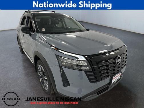 Boulder Gray Pearl/Super Black 2026 Nissan Pathfinder Platinum