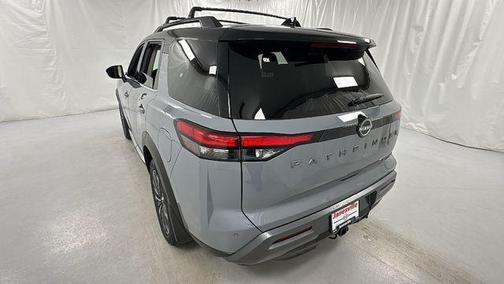 Boulder Gray Pearl/Super Black 2026 Nissan Pathfinder Platinum