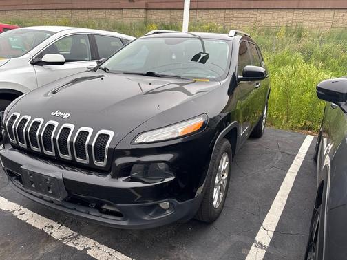Brilliant Black Crystal Pearlcoat 2015 Jeep Cherokee Latitude
