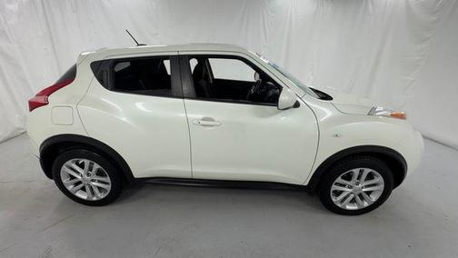 White Pearl 2011 Nissan Juke SV