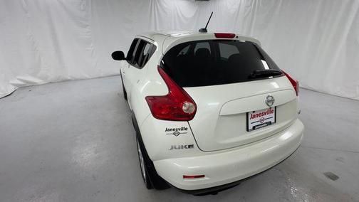 White Pearl 2011 Nissan Juke SV