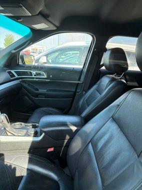 TUXEDO BLACK METALLIC 2014 Ford Explorer XLT