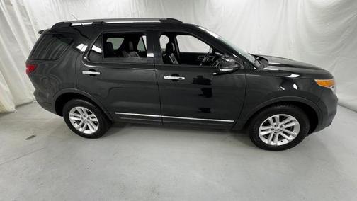 TUXEDO BLACK METALLIC 2014 Ford Explorer XLT