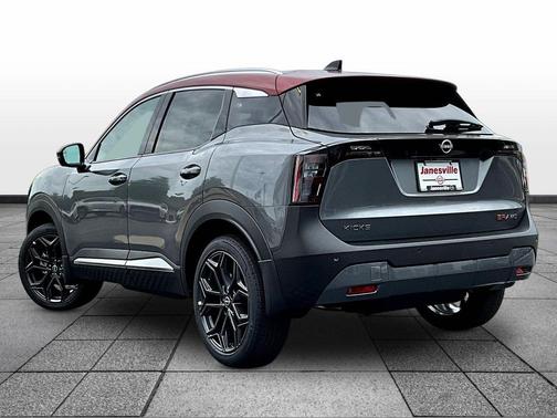 Gun Metallic/Scarlet Ember Tintcoat 2026 Nissan Kicks SR