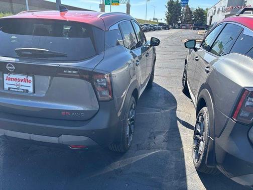 Gun Metallic/Scarlet Ember Tintcoat 2026 Nissan Kicks SR
