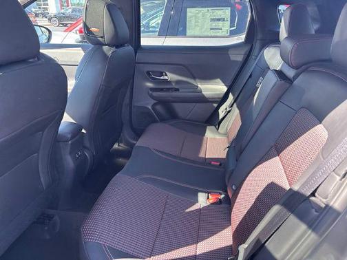 Gun Metallic/Scarlet Ember Tintcoat 2026 Nissan Kicks SR