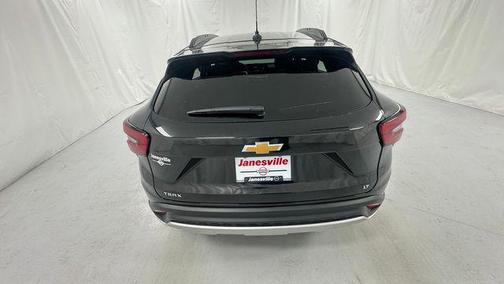 Mosaic Black Metallic 2025 Chevrolet Trax LT