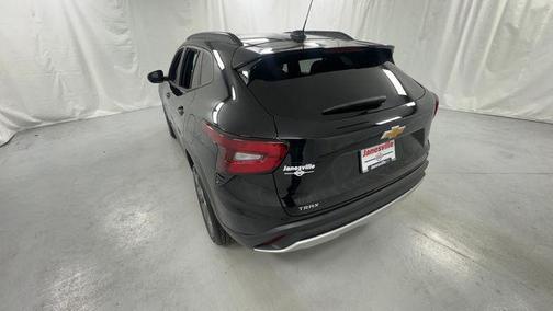 Mosaic Black Metallic 2025 Chevrolet Trax LT