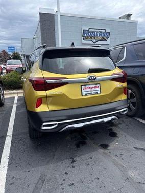Starbright Yellow/Black Roof 2021 Kia Seltos SX Turbo