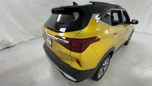 Starbright Yellow/Black Roof 2021 Kia Seltos SX Turbo