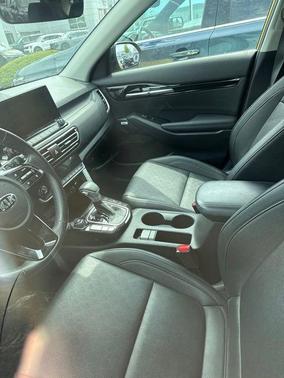 Starbright Yellow/Black Roof 2021 Kia Seltos SX Turbo