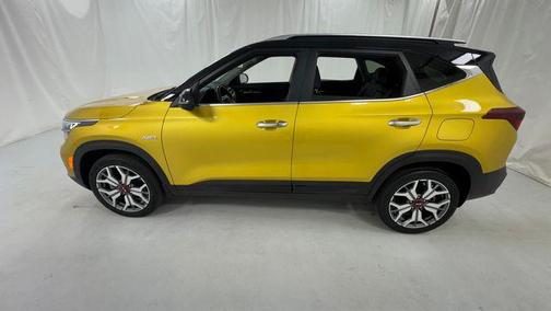 Starbright Yellow/Black Roof 2021 Kia Seltos SX Turbo