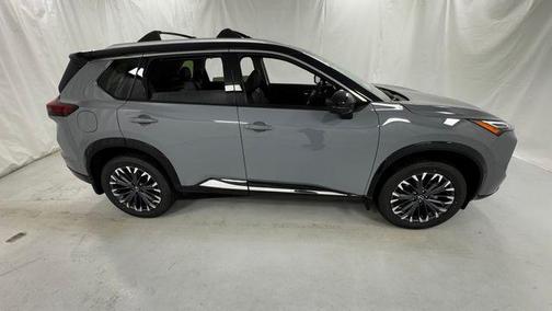 Boulder Gray Pearl/Super Black 2026 Nissan Rogue Platinum