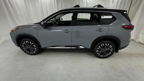 Boulder Gray Pearl/Super Black 2026 Nissan Rogue Platinum