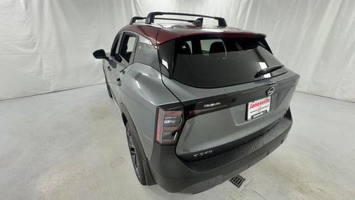Gun Metallic/Scarlet Ember Tintcoat 2026 Nissan Kicks SR