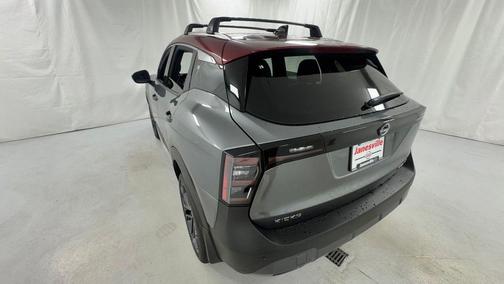 Gun Metallic/Scarlet Ember Tintcoat 2026 Nissan Kicks SR