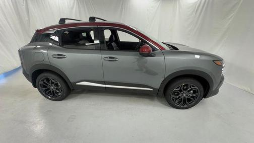 Gun Metallic/Scarlet Ember Tintcoat 2026 Nissan Kicks SR