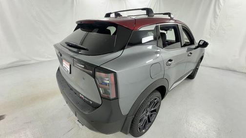 Gun Metallic/Scarlet Ember Tintcoat 2026 Nissan Kicks SR