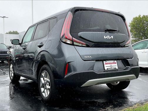 Gravity Gray 2024 Kia Soul LX