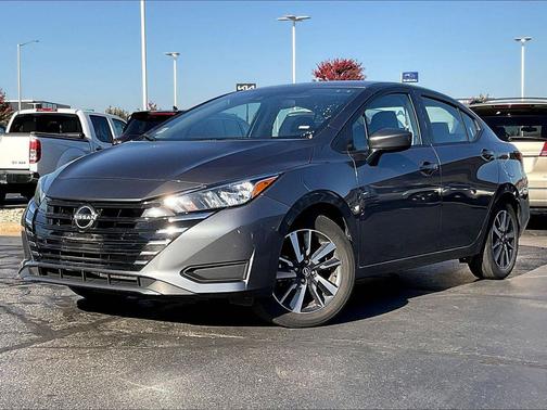 Gun Metallic 2024 Nissan Versa 1.6 SV