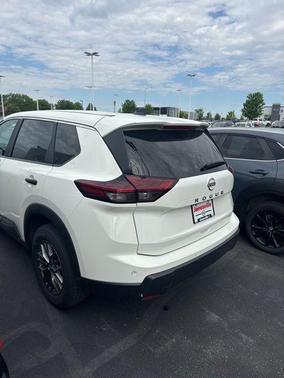 Glacier White 2024 Nissan Rogue S