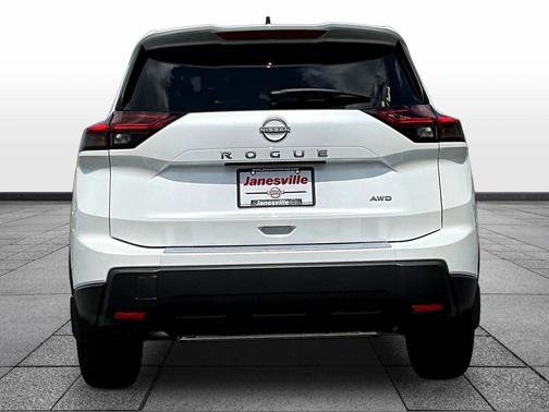 Everest White Pearl Tricoat 2026 Nissan Rogue SV