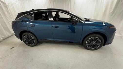 Aurora Blue Pearl Metallic/Super Black 2026 Nissan Murano Platinum