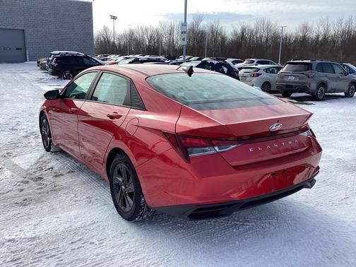 2022 Hyundai ELANTRA SEL