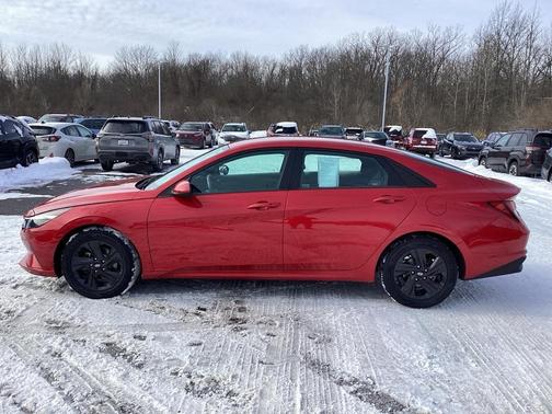 2022 Hyundai ELANTRA SEL